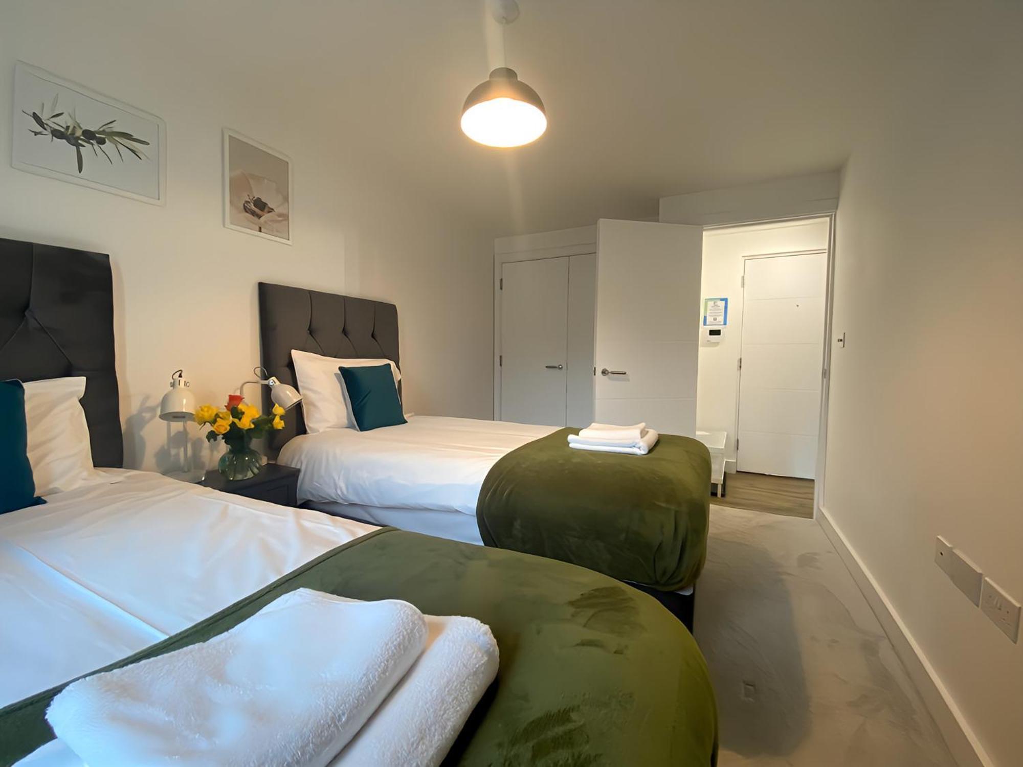 Cambridge Stays Riverside Apart Hotel With 2Br Flats At The City Centre-Parking-Balcony Екстериор снимка
